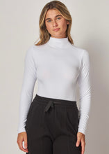 Load image into Gallery viewer, Basica pero Buena Turtle Neck Top
