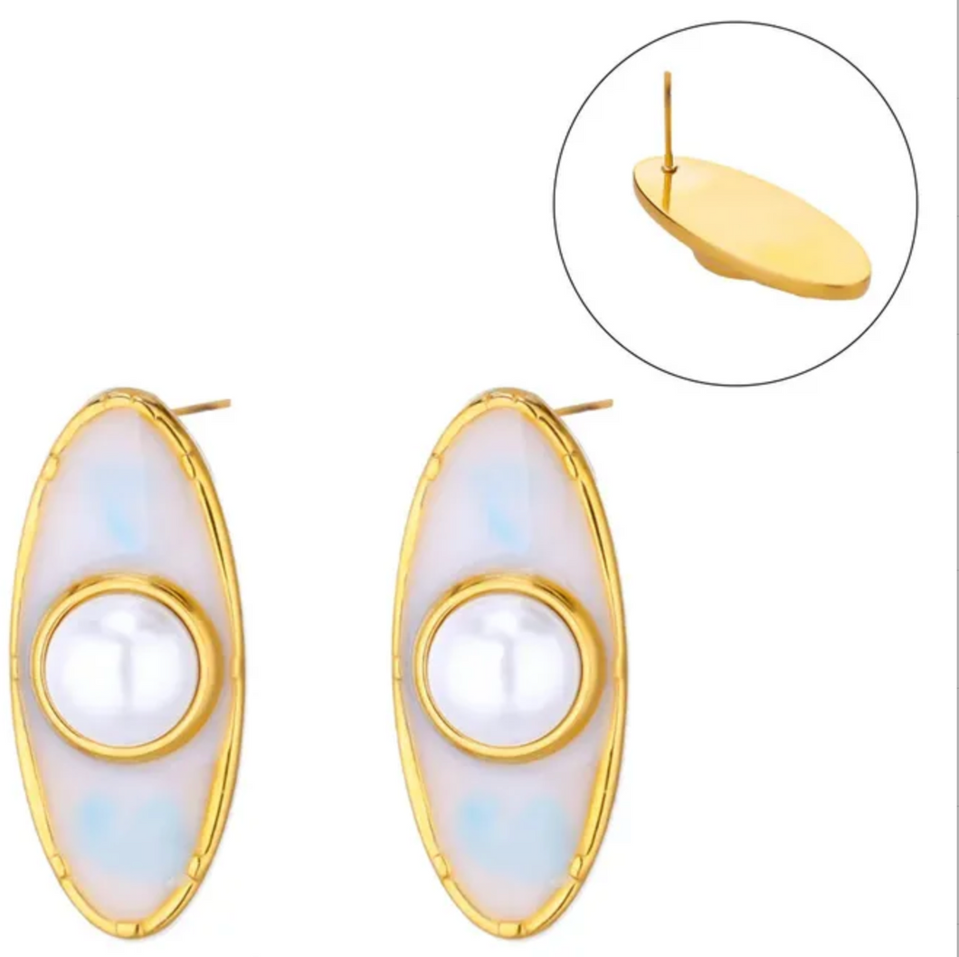 Shiny Pearly Whites earrings